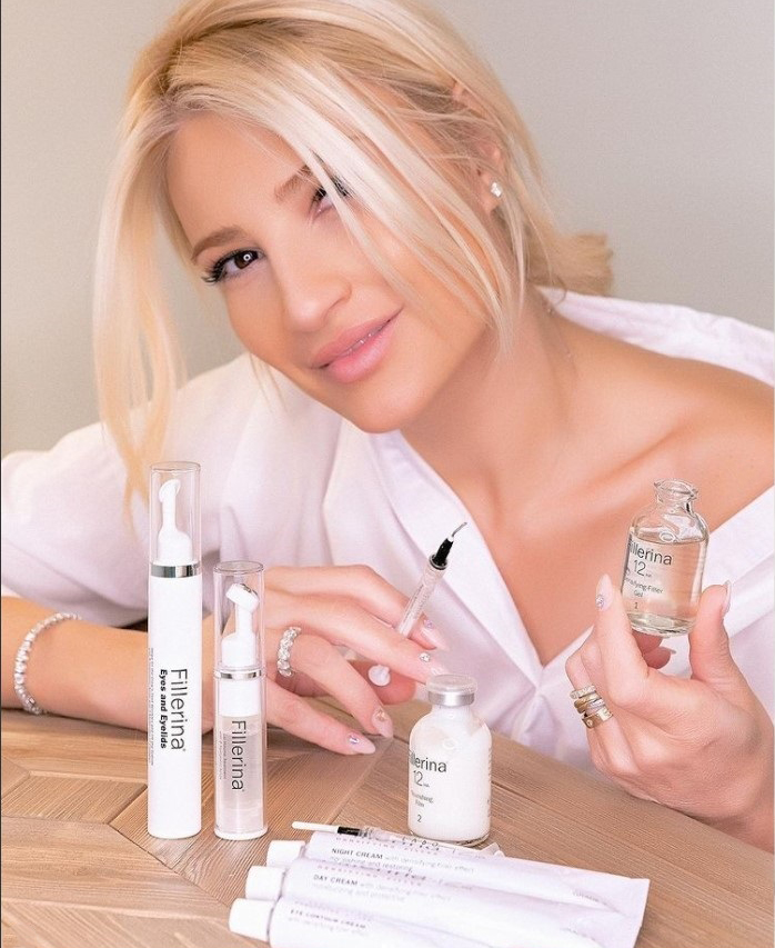 Η Φαίη Σκορδά επιλέγει την Fillerina 12HA Densifying Filler Face Treatment, τη δερμο-καλλυντική αγωγή διπλής εντατικής δράσης αναπλήρωσης του δέρματος και γεμίσματος των ρυτίδων.